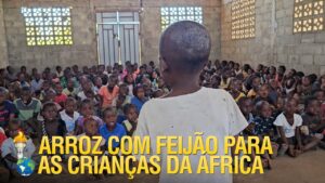 Arroz com feijão para 1300 crianças na África