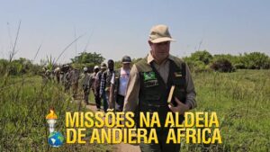 Gideões Missionários na Aldeia de Andiera na África